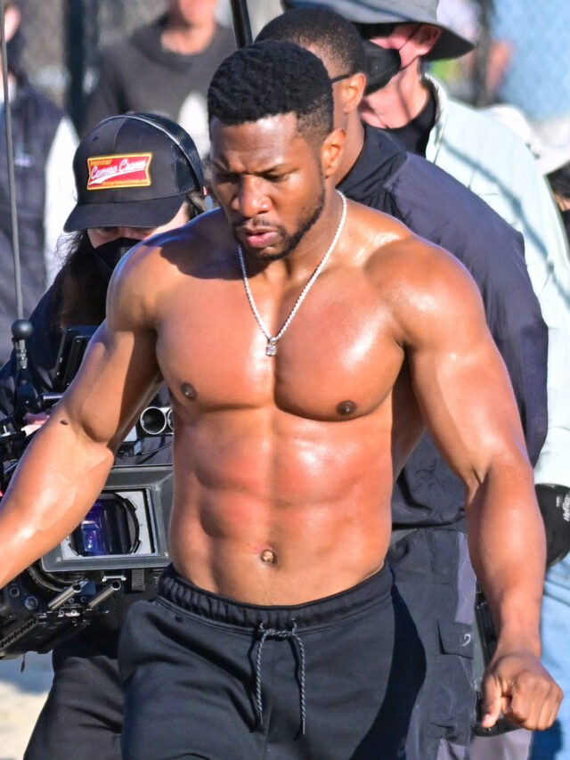 Micheal B Jordan Directs "Creed III' In Venice Beach Ca Where A Shirtless Jonathan Majors Works Out Shirtless Under His Direction